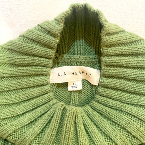 LA Hearts Cropped Sweater - Picture 3 of 5